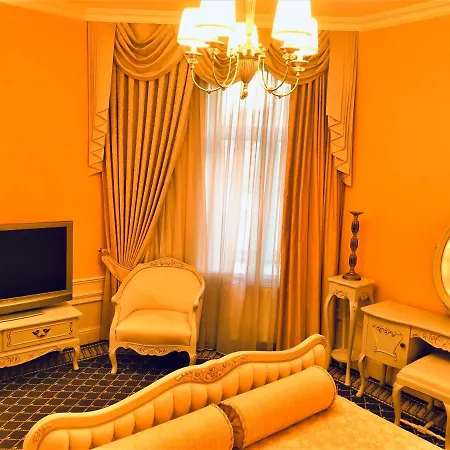 Royal Two Bedroom With Terrace & Jacuzzi Apartman *